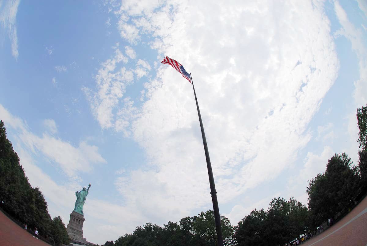 アメリカ国旗と自由の女神